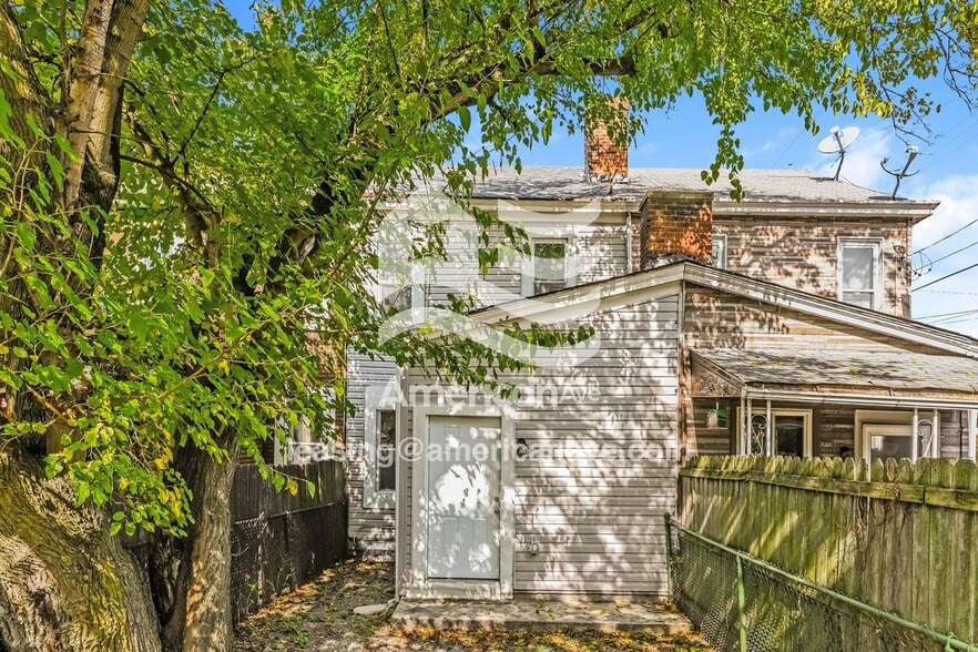 Building Photo - 620 E 17th Ave