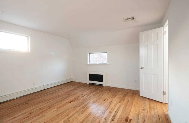 Building Photo - 4488 Merrick Rd