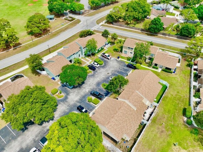 Building Photo - 104 Lakewood Dr