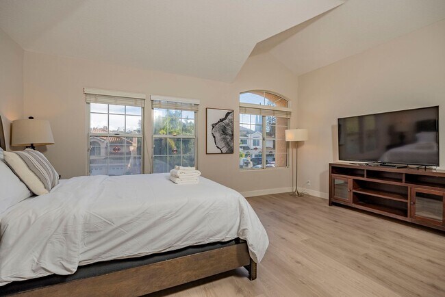 Building Photo - Fully Furnished! Prestige Luxury Single 5bed 3bath House