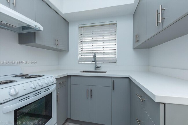 Building Photo - 221 Antiquera Ave