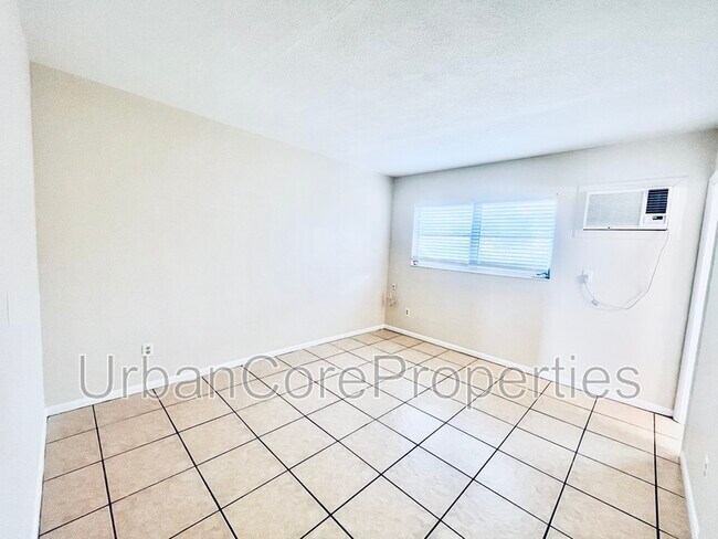 Building Photo - 115 7th Ave N