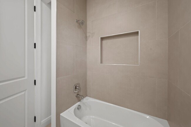 Building Photo - 633 55th St