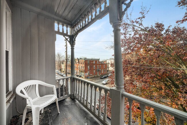 Building Photo - 1531 Green St