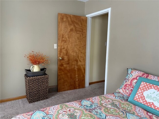 Building Photo - 1550 Chapman Dr