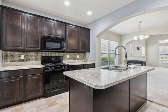 Building Photo - 7885 Waggoner Trace Dr