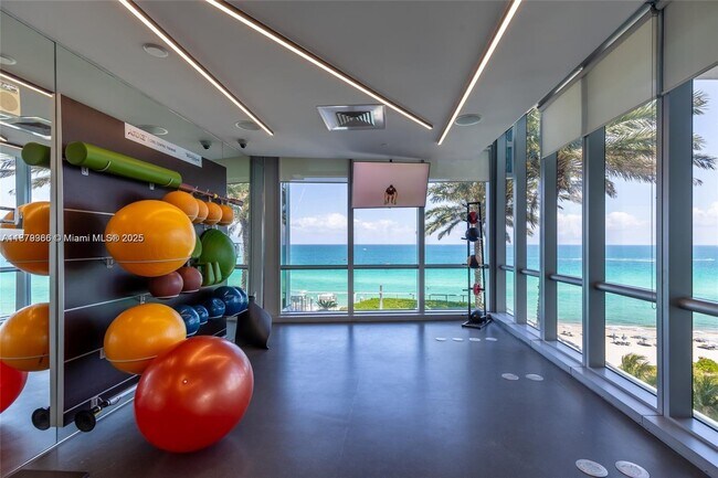 Building Photo - 17121 Collins Ave
