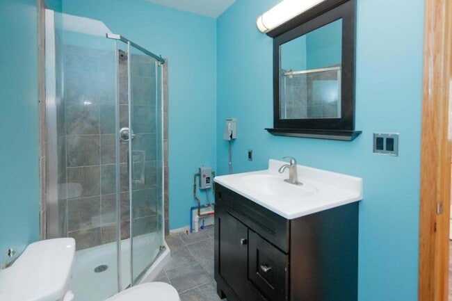 Building Photo - 935 Woodland Beach