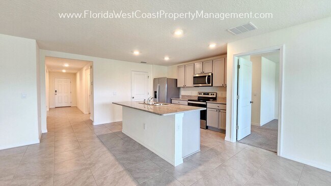 Building Photo - LOVELY 3 BEDROOM HOME WITHIN SILVERSTONE N...