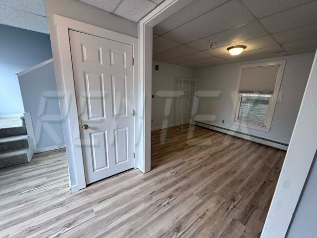 Building Photo - Apartment in Downtown Lisbon Falls