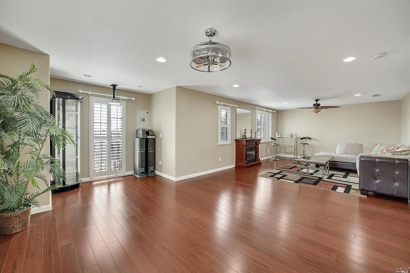 Building Photo - 332 Ring Neck St