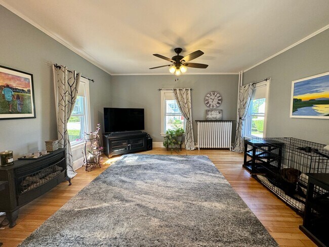 Building Photo - 3BD/1.5BA South Portland Single Family Home!! W/D In-Unit & Storage in Basement & Shed! Available...