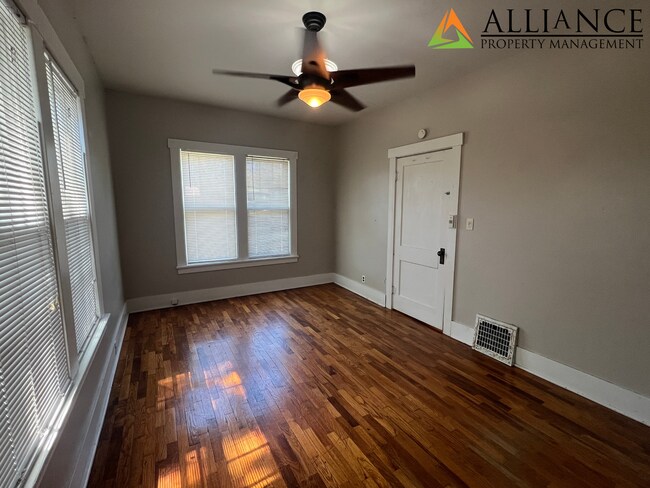 Building Photo - Charming 3 Bed  w/ Bonus Room Home ~ Great Location!