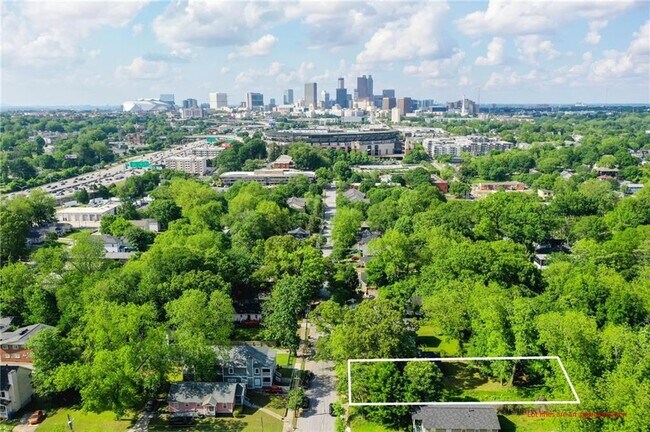 Building Photo - 958 Crew St SW