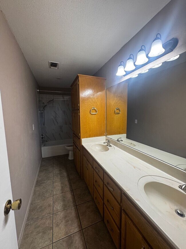 Building Photo - Charming 3bedroom, 2bath home in Estaodao