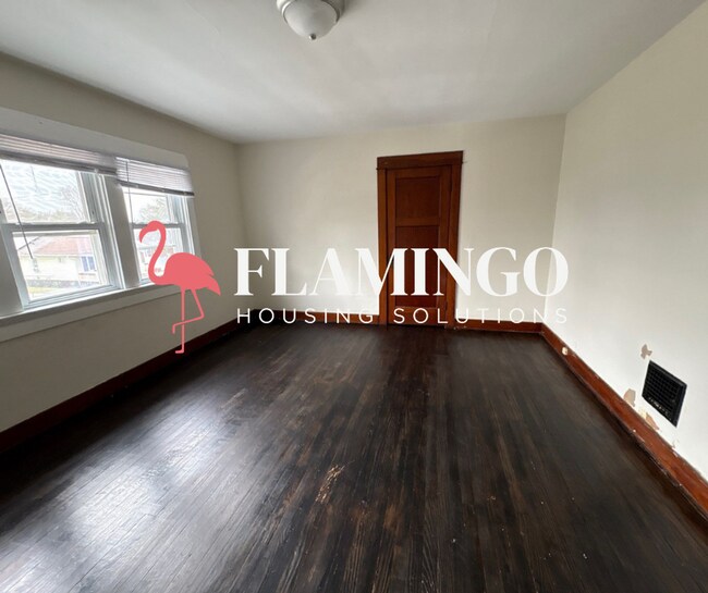 Building Photo - Charming Home in Dayton’s Gem City – Convenient Wayne Ave Location