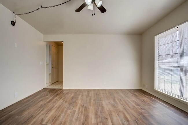 Building Photo - Wonderful 3/2 in Central Lubbock!