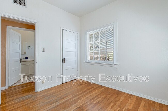 Building Photo - 1220 N Olsen Ave