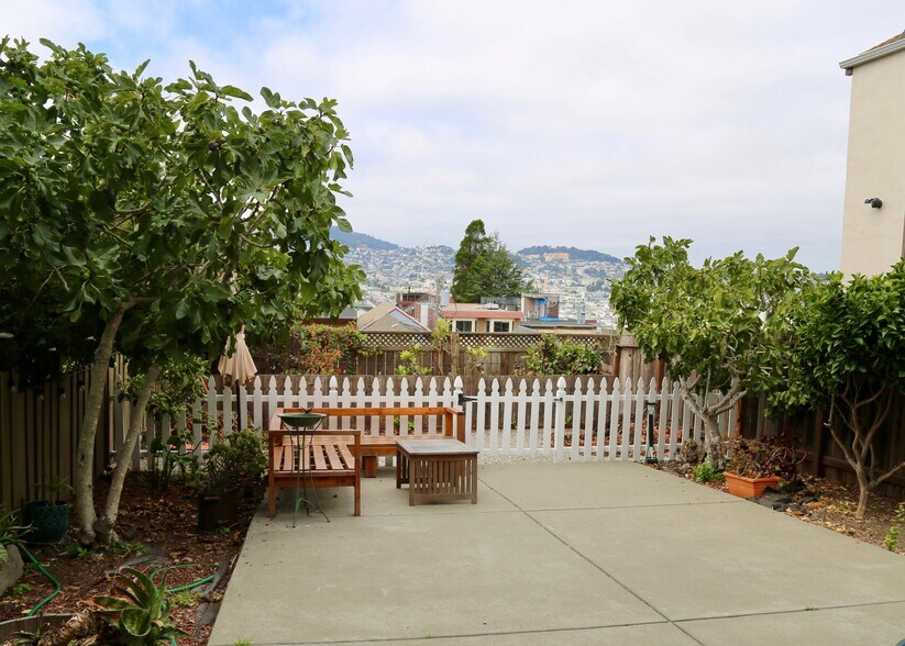 Building Photo - 748 Kansas St