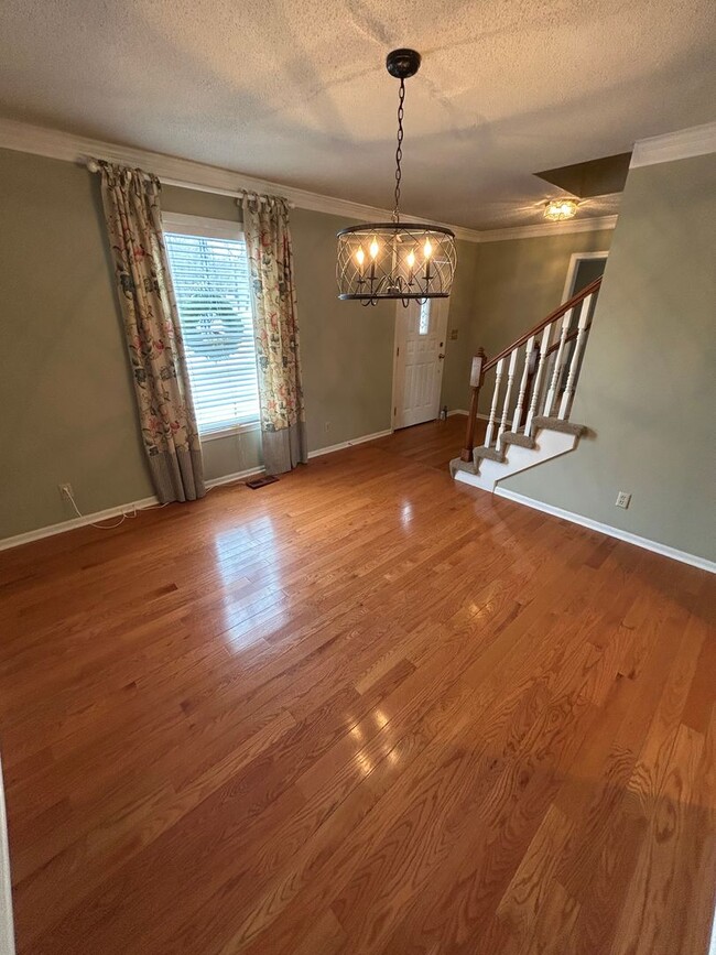 Building Photo - 4 Bedroom 2.5 Bath Beautiful Home in Olath...