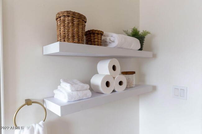 Building Photo - 1148 E Glenn Dr