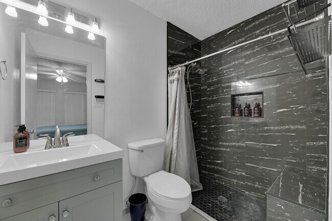 Building Photo - FULLY FURNISHED! ALL APPLIANCES INCLUDED!