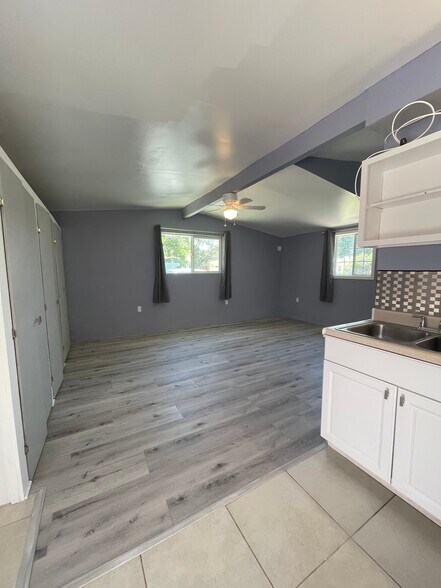 Building Photo - 6439 Graves Ave