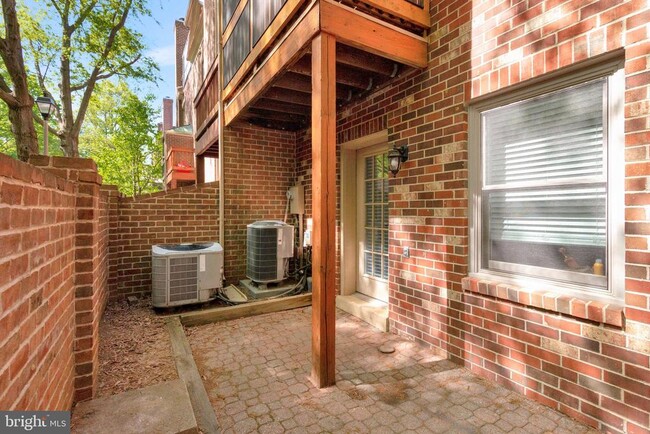 Building Photo - 609 N Tazewell St