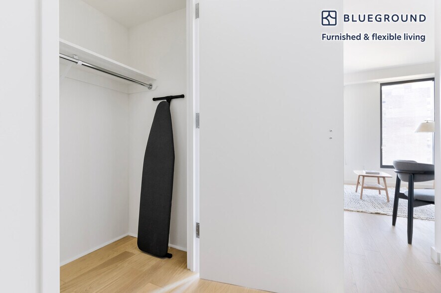 Building Photo - 243 W 28th St