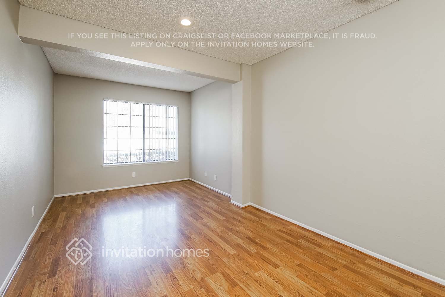 Building Photo - 4546 Grandview Dr