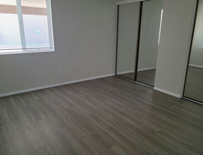 Building Photo - Clean 2 Bed 2 Bath Town home with private yard in Central Phoenix! Gated Community! Move-in Speci...