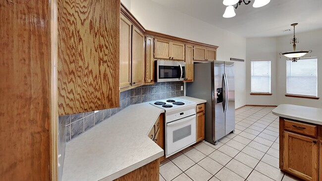 Building Photo - 3 Bedroom with Office in Edmond