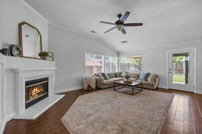 Building Photo - 10303 Roehampton Ave