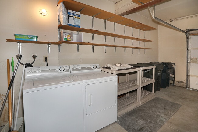 Building Photo - 7912 Rainbow Cir
