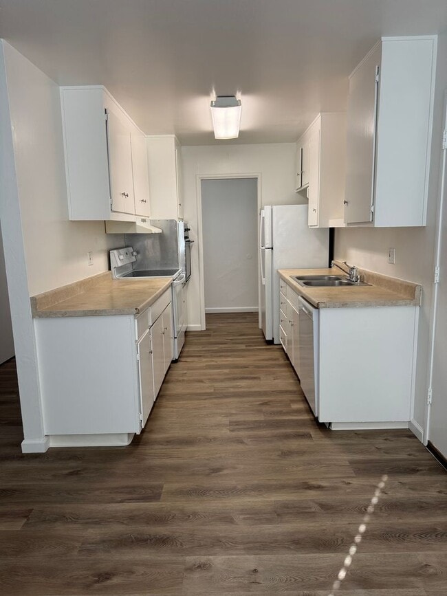 Building Photo - Cozy 3 Bedroom Home