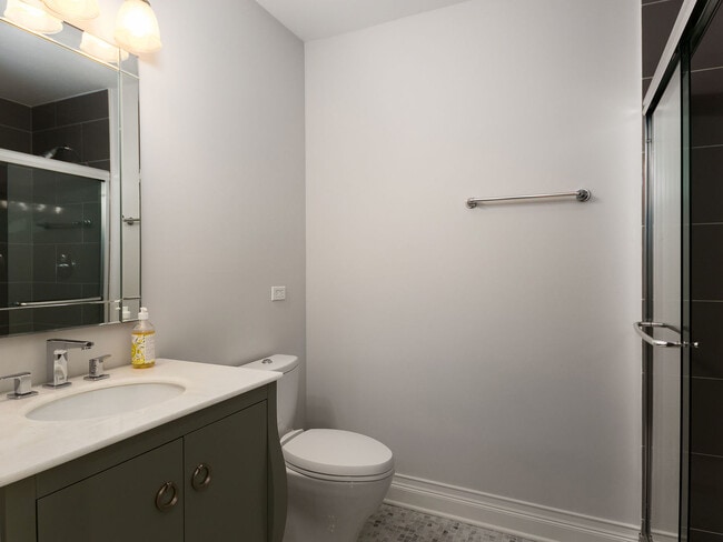 Building Photo - 2117 Wilmette Ave