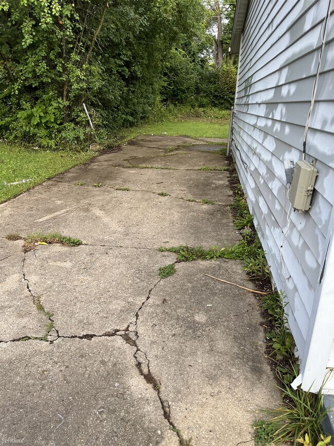 Building Photo - 3 br, 1 bath House - 1591 Azalea Drive