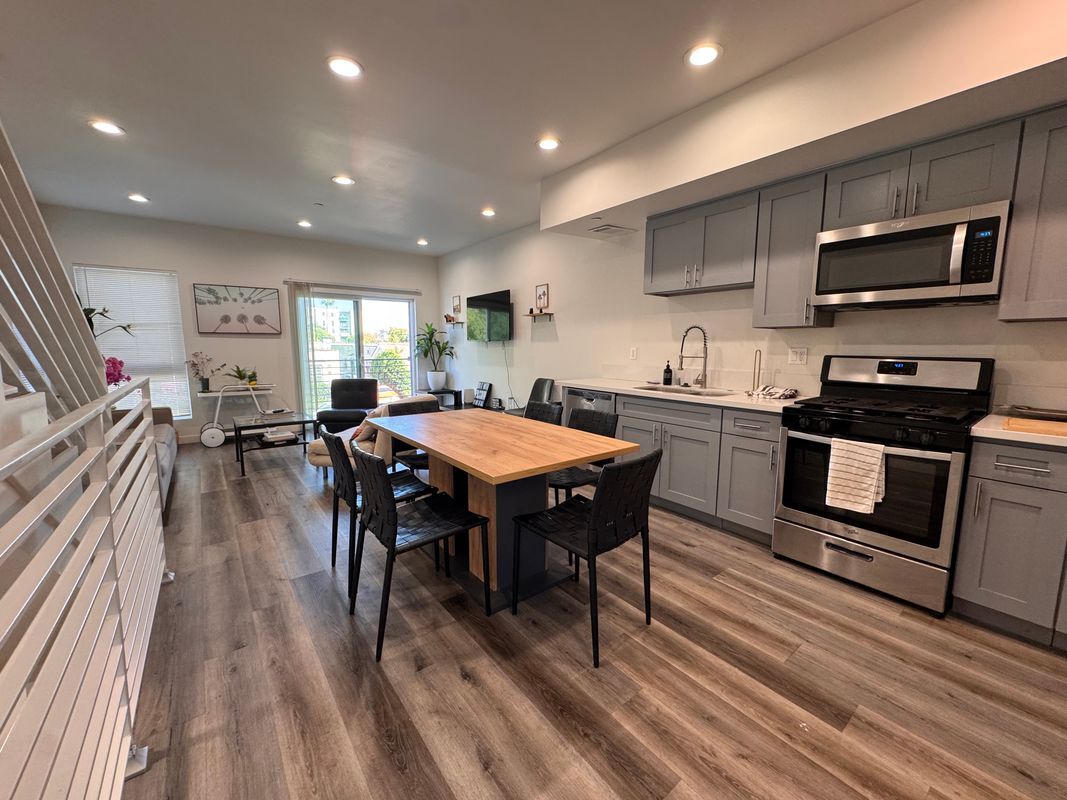 Building Photo - 2625 Somerset Dr