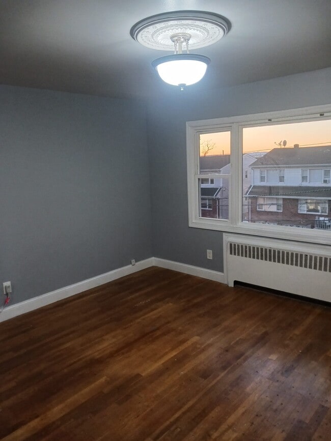 Building Photo - 9126 Grand Ave