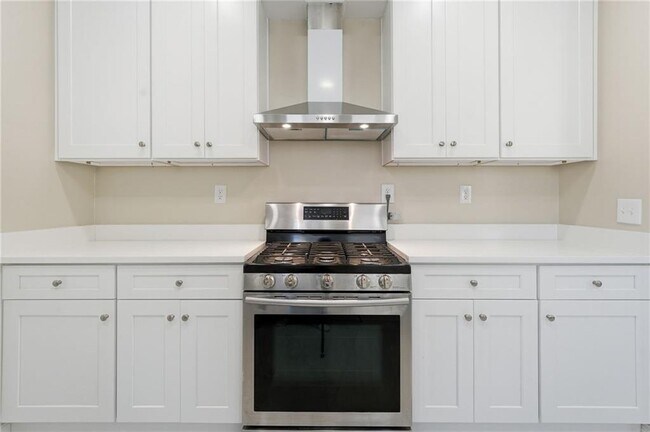 Building Photo - 393 8th St NE