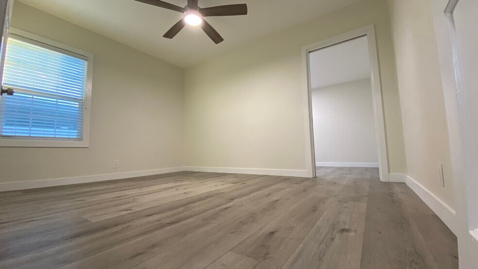 Building Photo - 1542 marine ave