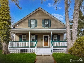 Building Photo - 38 Brenwal Ave