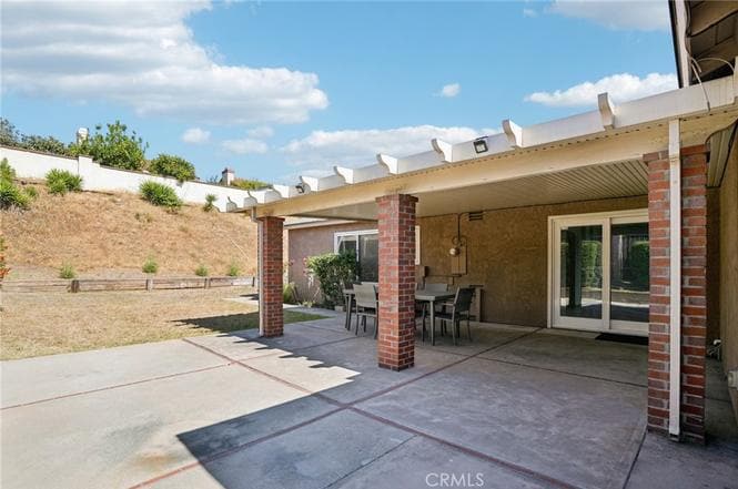 Building Photo - 4710 Avenida Del Este