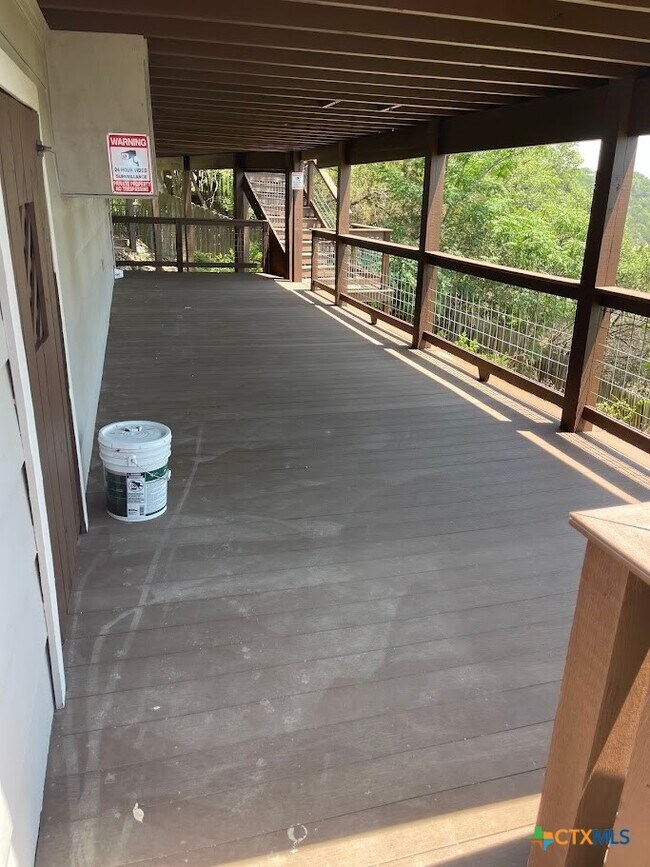 Building Photo - 744 Hill Top Dr