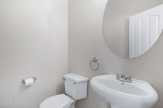 Building Photo - 1696 S Falcon Dr