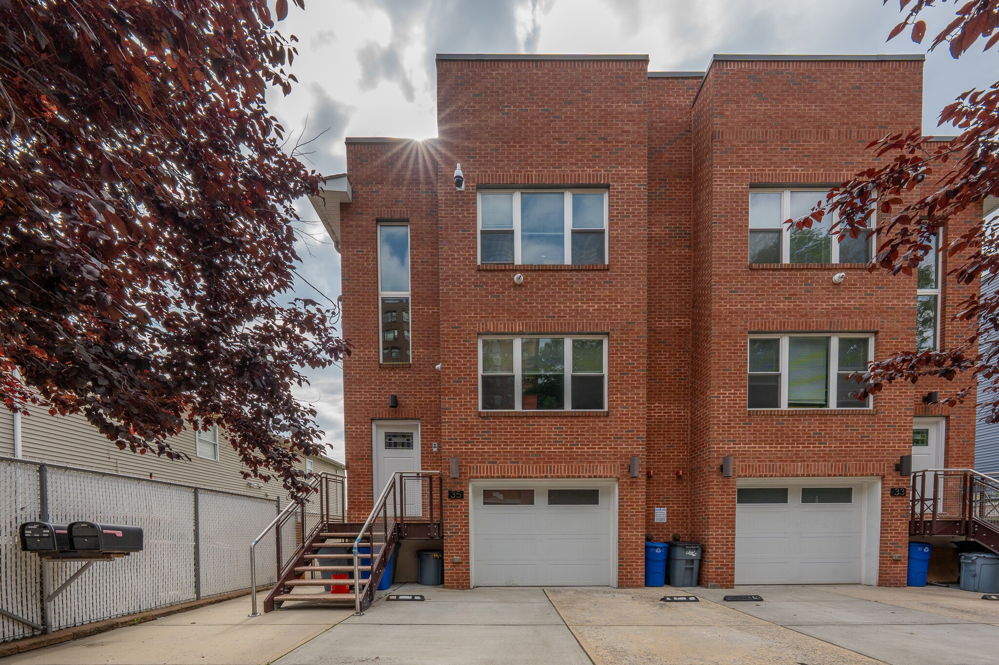 Building Photo - 35 Woodside Pl