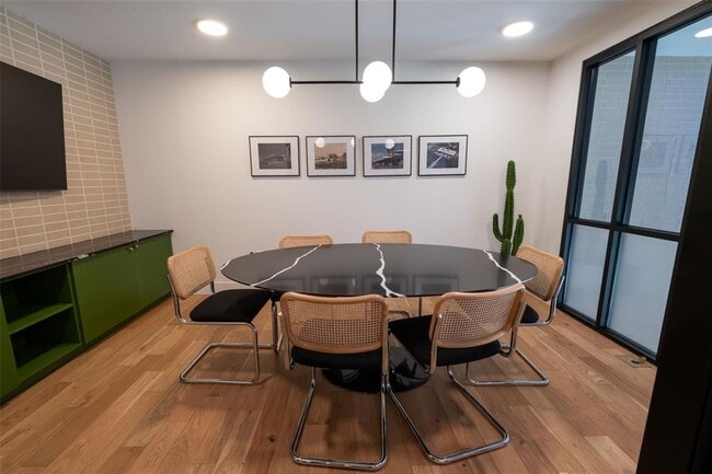 Building Photo - 1701 Simond Ave Ave