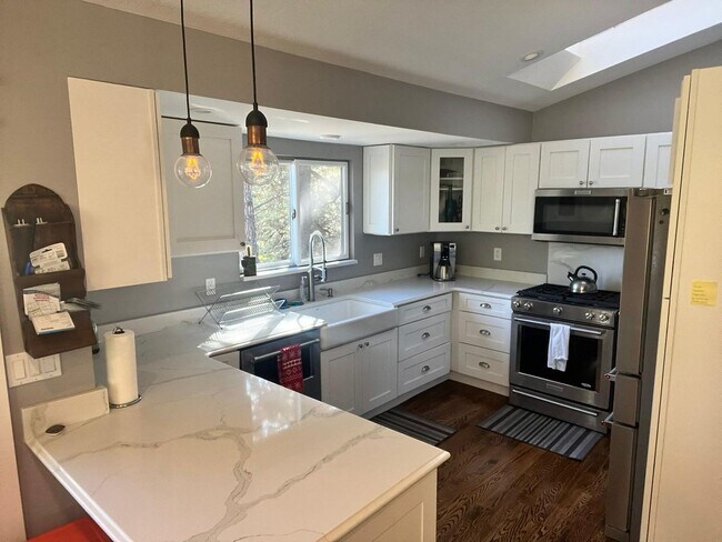 Building Photo - Executive Rental Fully Furnished PERFECT GETAWAY, MOUNTAIN RETREAT WITHIN TOWN!!