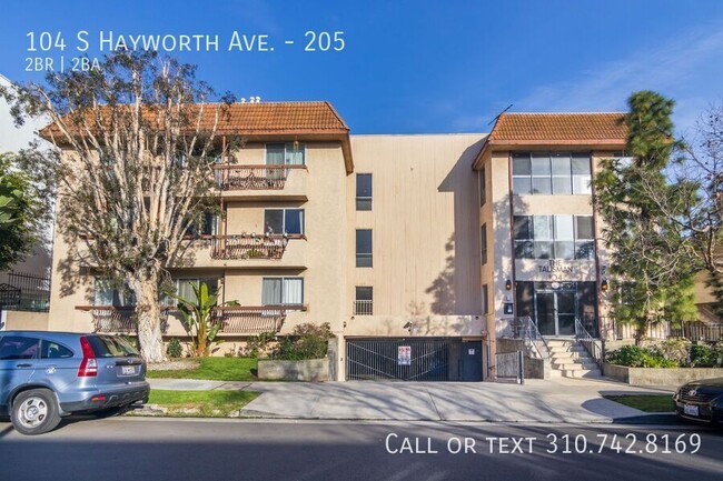 Building Photo - Spacious & Fully Remodeled Pet-Friendly 2-...