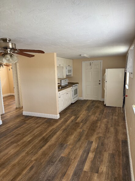 Building Photo - 3625 Poinsettia Ave